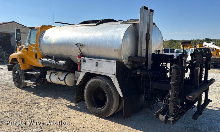 image for item DO2404 2008 International WorkStar 7300 oil distributor truck