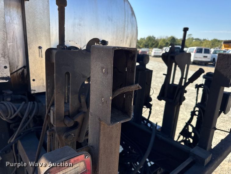 image for item DO2404 2008 International WorkStar 7300 oil distributor truck