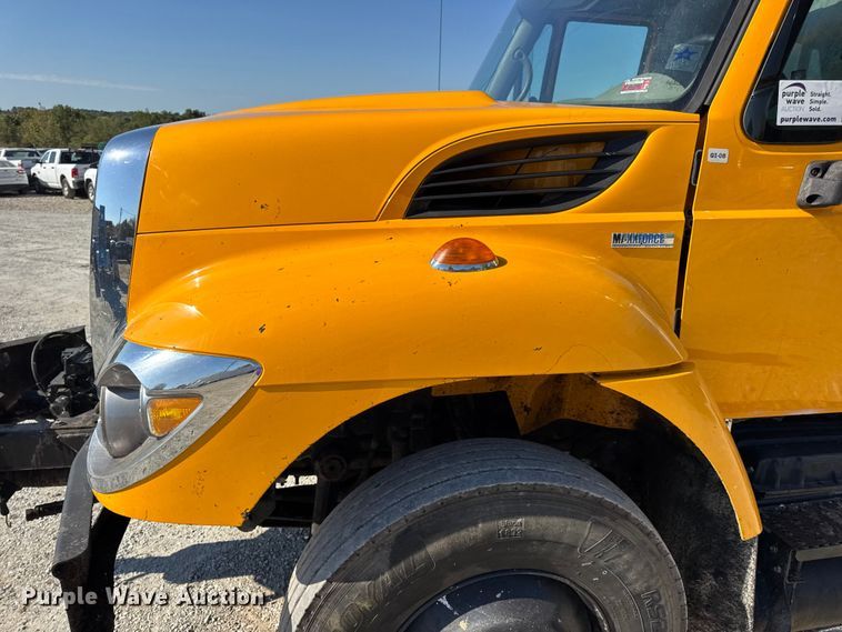 image for item DO2404 2008 International WorkStar 7300 oil distributor truck