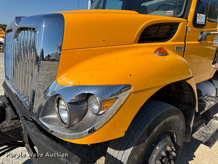 image for item DO2404 2008 International WorkStar 7300 oil distributor truck