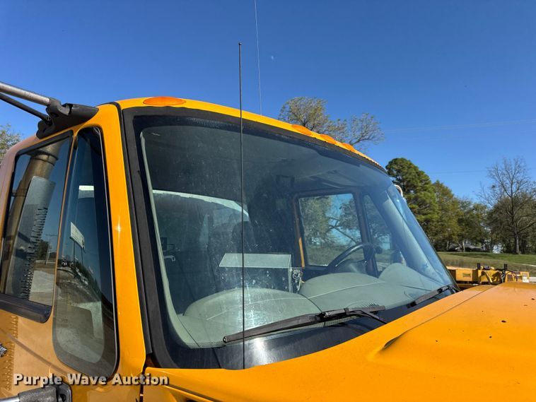 image for item DO2404 2008 International WorkStar 7300 oil distributor truck