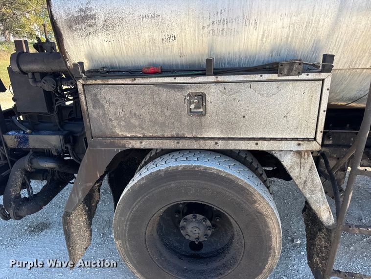 image for item DO2404 2008 International WorkStar 7300 oil distributor truck