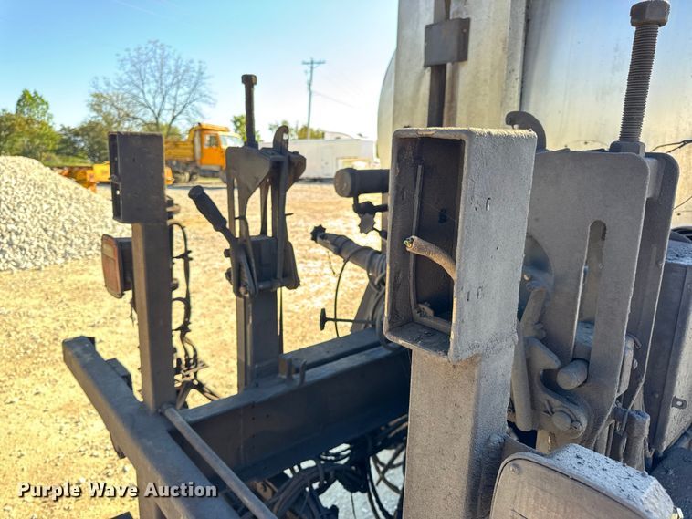 image for item DO2404 2008 International WorkStar 7300 oil distributor truck