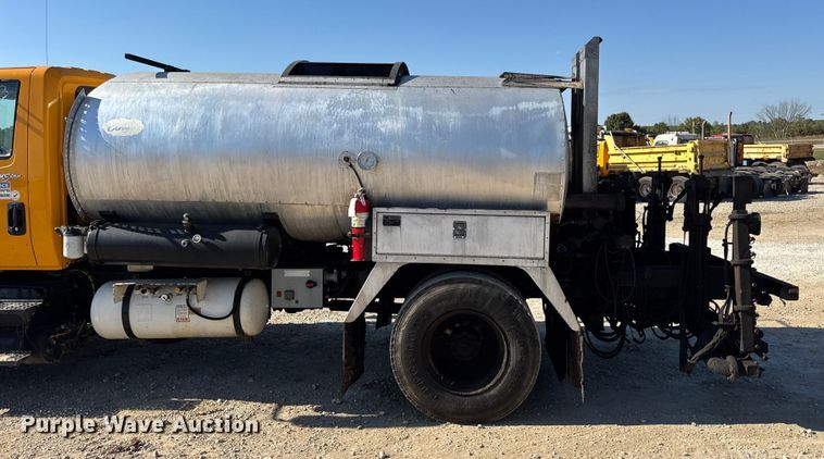 image for item DO2404 2008 International WorkStar 7300 oil distributor truck