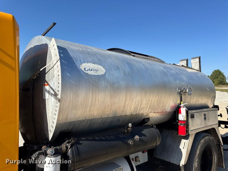 image for item DO2404 2008 International WorkStar 7300 oil distributor truck