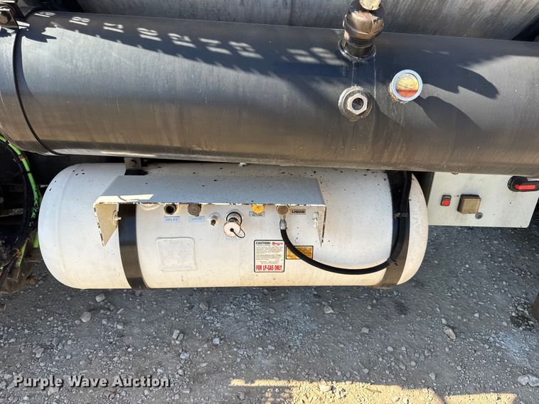 image for item DO2404 2008 International WorkStar 7300 oil distributor truck