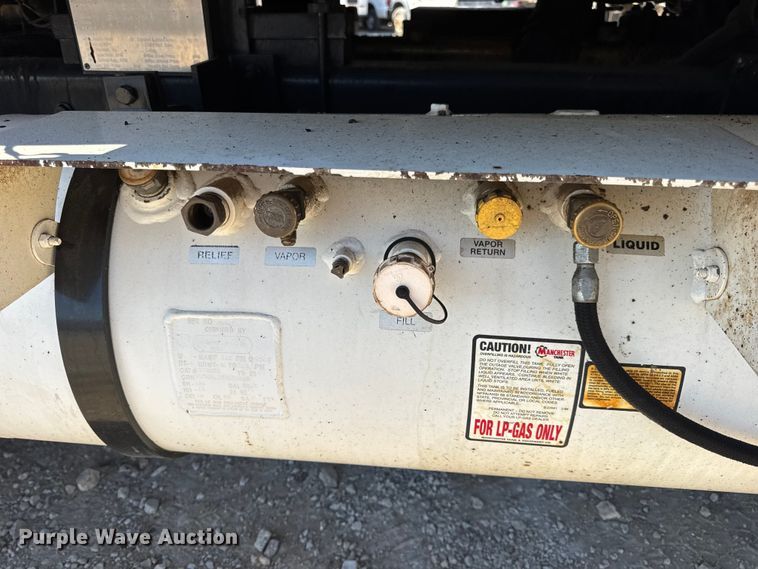 image for item DO2404 2008 International WorkStar 7300 oil distributor truck