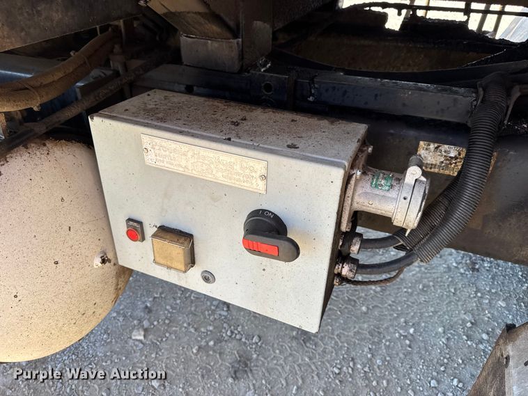 image for item DO2404 2008 International WorkStar 7300 oil distributor truck