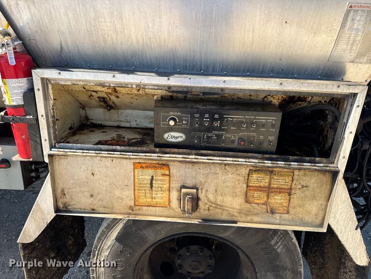 image for item DO2404 2008 International WorkStar 7300 oil distributor truck