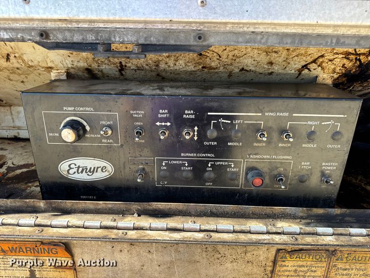 image for item DO2404 2008 International WorkStar 7300 oil distributor truck