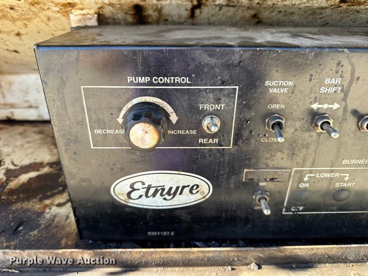 image for item DO2404 2008 International WorkStar 7300 oil distributor truck