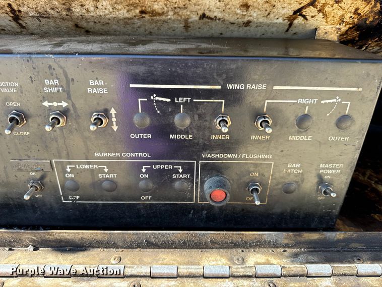 image for item DO2404 2008 International WorkStar 7300 oil distributor truck