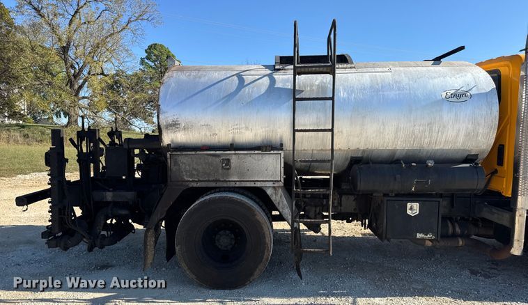 image for item DO2404 2008 International WorkStar 7300 oil distributor truck