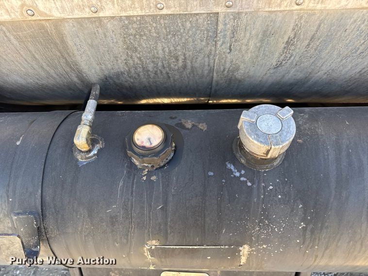 image for item DO2404 2008 International WorkStar 7300 oil distributor truck