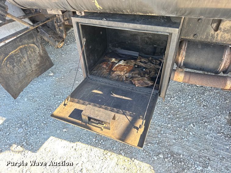 image for item DO2404 2008 International WorkStar 7300 oil distributor truck