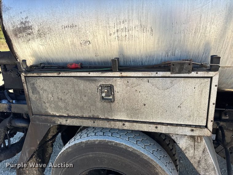 image for item DO2404 2008 International WorkStar 7300 oil distributor truck