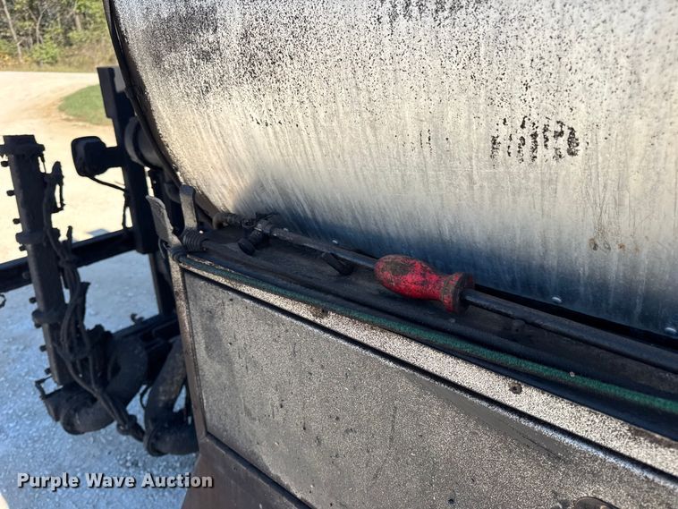 image for item DO2404 2008 International WorkStar 7300 oil distributor truck