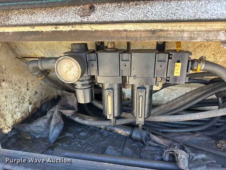 image for item DO2404 2008 International WorkStar 7300 oil distributor truck