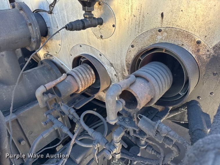 image for item DO2404 2008 International WorkStar 7300 oil distributor truck