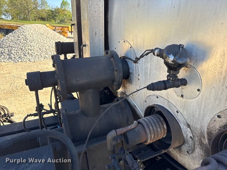 image for item DO2404 2008 International WorkStar 7300 oil distributor truck