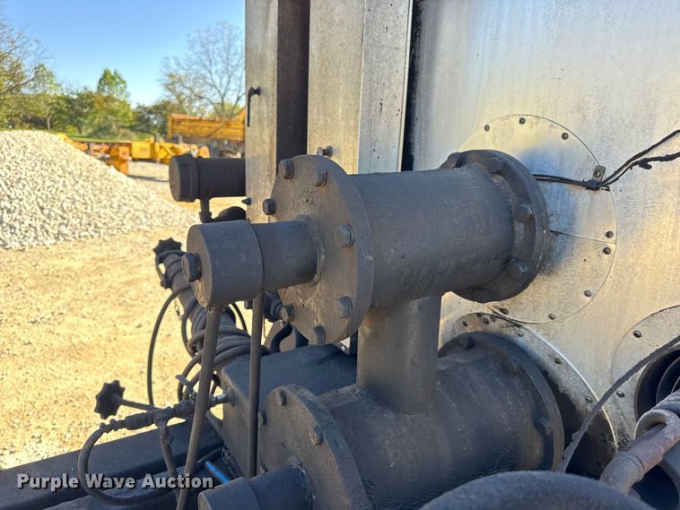 image for item DO2404 2008 International WorkStar 7300 oil distributor truck