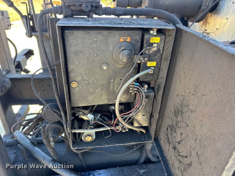 image for item DO2404 2008 International WorkStar 7300 oil distributor truck