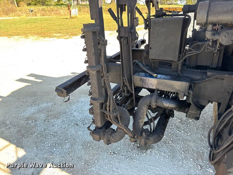 image for item DO2404 2008 International WorkStar 7300 oil distributor truck