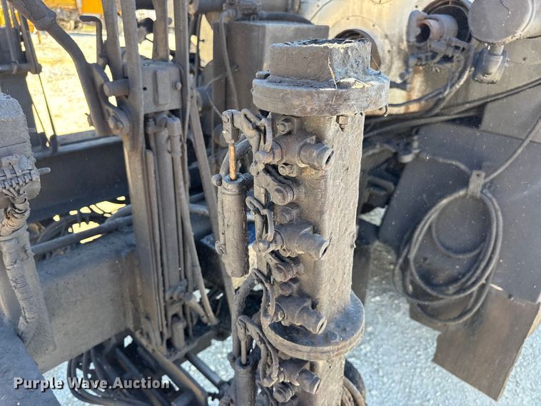 image for item DO2404 2008 International WorkStar 7300 oil distributor truck