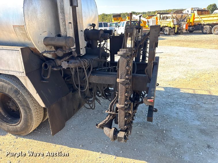 image for item DO2404 2008 International WorkStar 7300 oil distributor truck