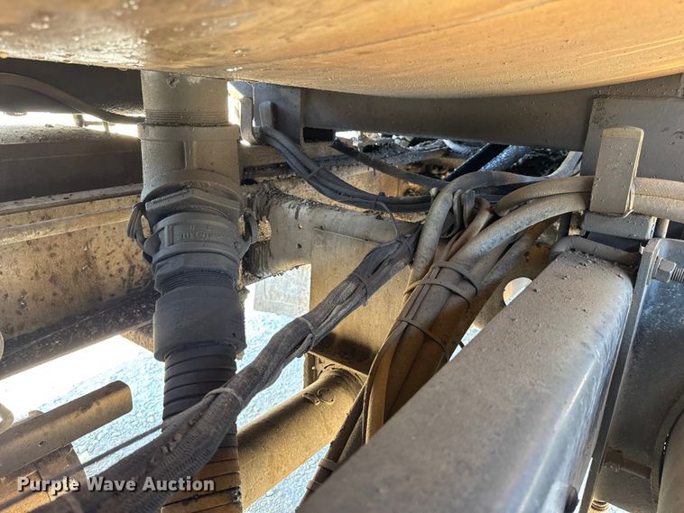 image for item DO2404 2008 International WorkStar 7300 oil distributor truck