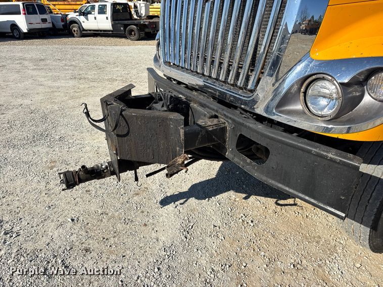 image for item DO2404 2008 International WorkStar 7300 oil distributor truck