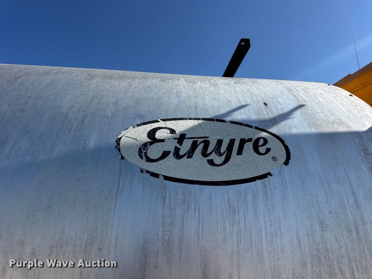 image for item DO2404 2008 International WorkStar 7300 oil distributor truck