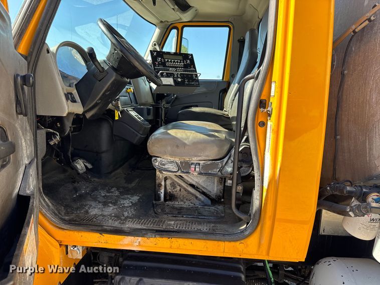 image for item DO2404 2008 International WorkStar 7300 oil distributor truck