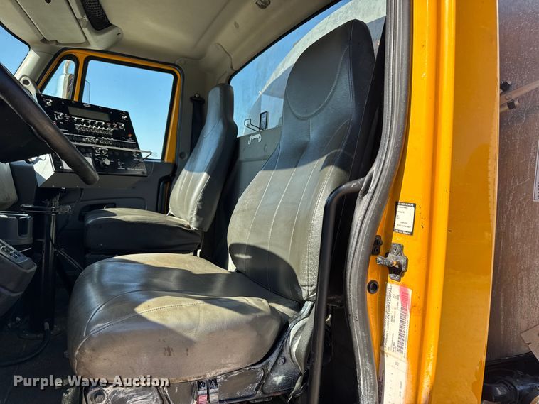 image for item DO2404 2008 International WorkStar 7300 oil distributor truck