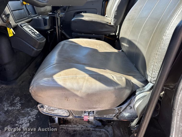 image for item DO2404 2008 International WorkStar 7300 oil distributor truck