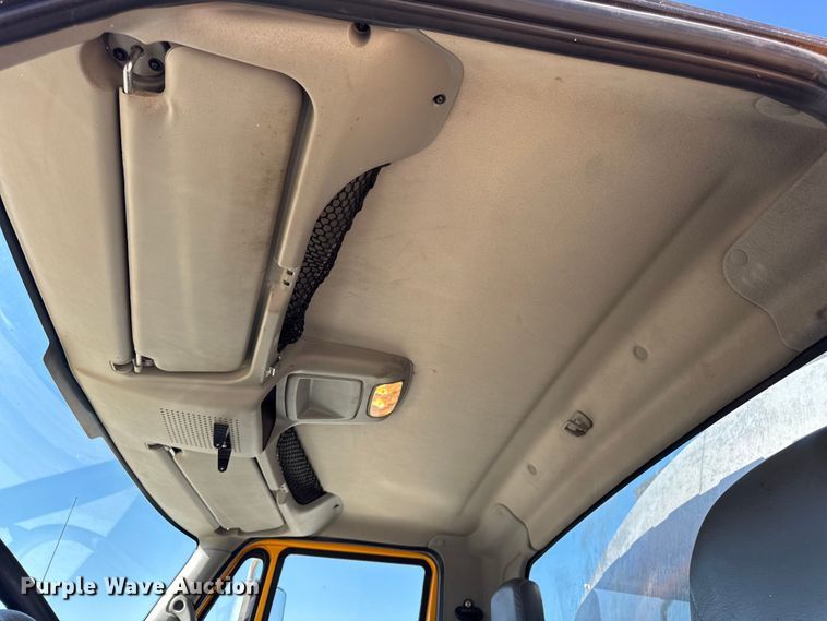 image for item DO2404 2008 International WorkStar 7300 oil distributor truck