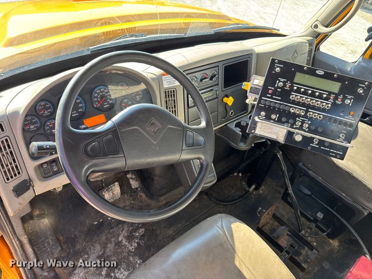 image for item DO2404 2008 International WorkStar 7300 oil distributor truck