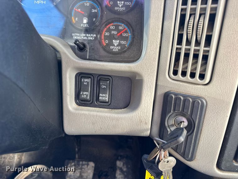 image for item DO2404 2008 International WorkStar 7300 oil distributor truck