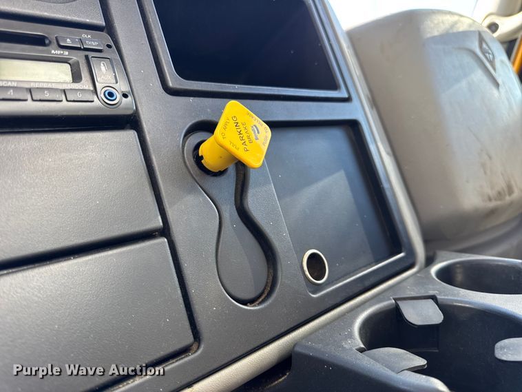 image for item DO2404 2008 International WorkStar 7300 oil distributor truck