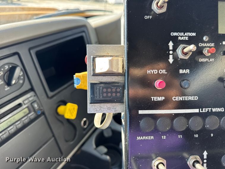 image for item DO2404 2008 International WorkStar 7300 oil distributor truck