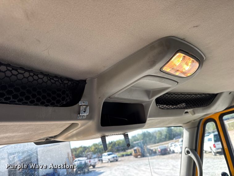 image for item DO2404 2008 International WorkStar 7300 oil distributor truck