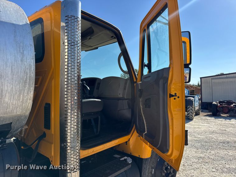 image for item DO2404 2008 International WorkStar 7300 oil distributor truck