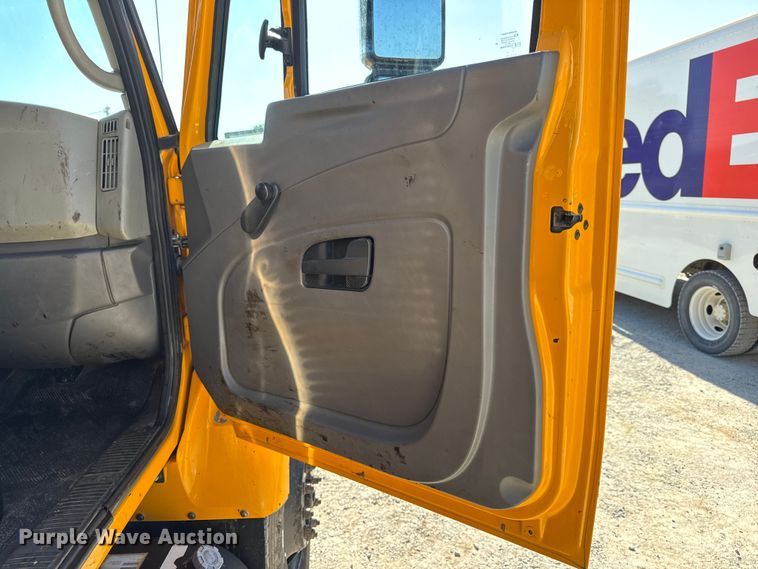 image for item DO2404 2008 International WorkStar 7300 oil distributor truck