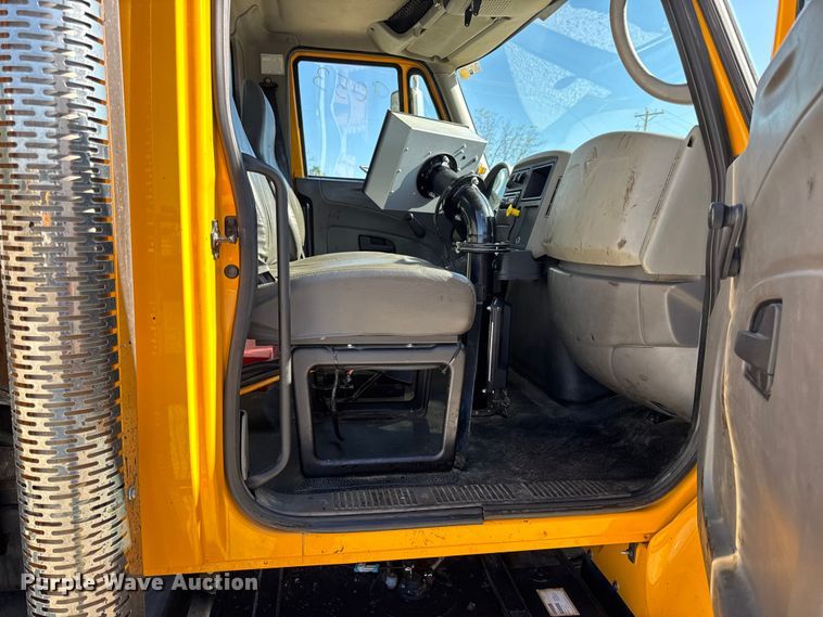 image for item DO2404 2008 International WorkStar 7300 oil distributor truck