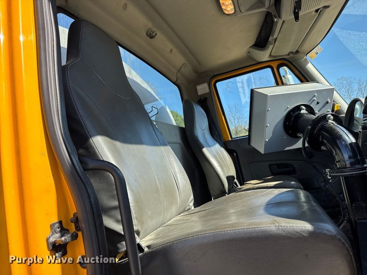 image for item DO2404 2008 International WorkStar 7300 oil distributor truck