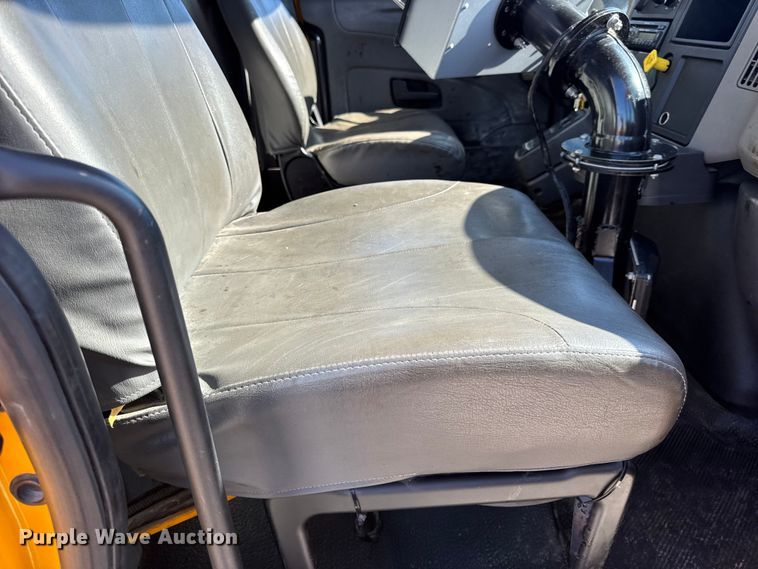 image for item DO2404 2008 International WorkStar 7300 oil distributor truck