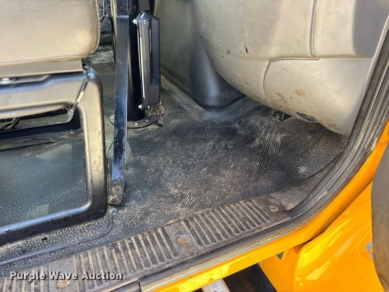 image for item DO2404 2008 International WorkStar 7300 oil distributor truck