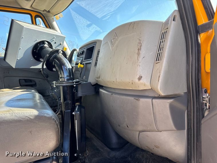 image for item DO2404 2008 International WorkStar 7300 oil distributor truck