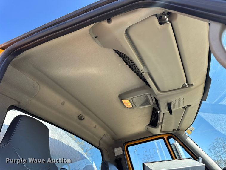 image for item DO2404 2008 International WorkStar 7300 oil distributor truck