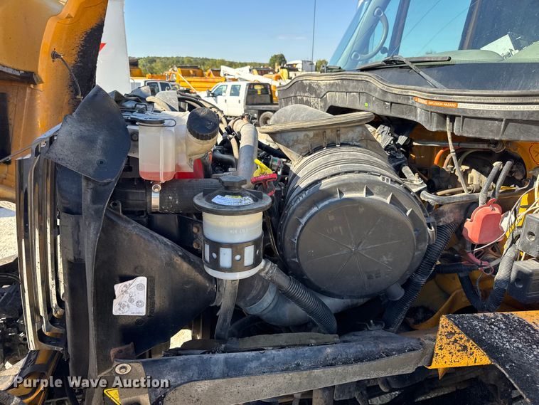 image for item DO2404 2008 International WorkStar 7300 oil distributor truck